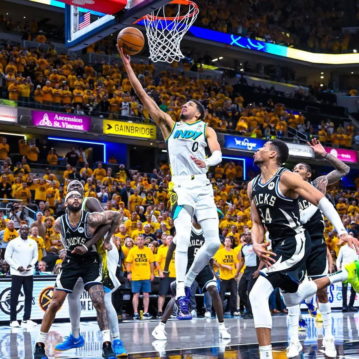 包含字母哥迎来十赛季出色发挥，瑞士队观众热烈欢呼！比赛高潮迭起的词条爱游戏官方网站